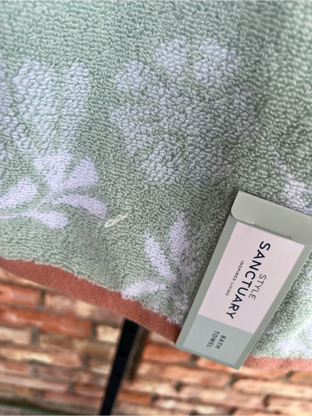 Sanctuary Mint Green & White Floral bath towel 100% cotton, 28x52 New with tags - Picture 2 of 6